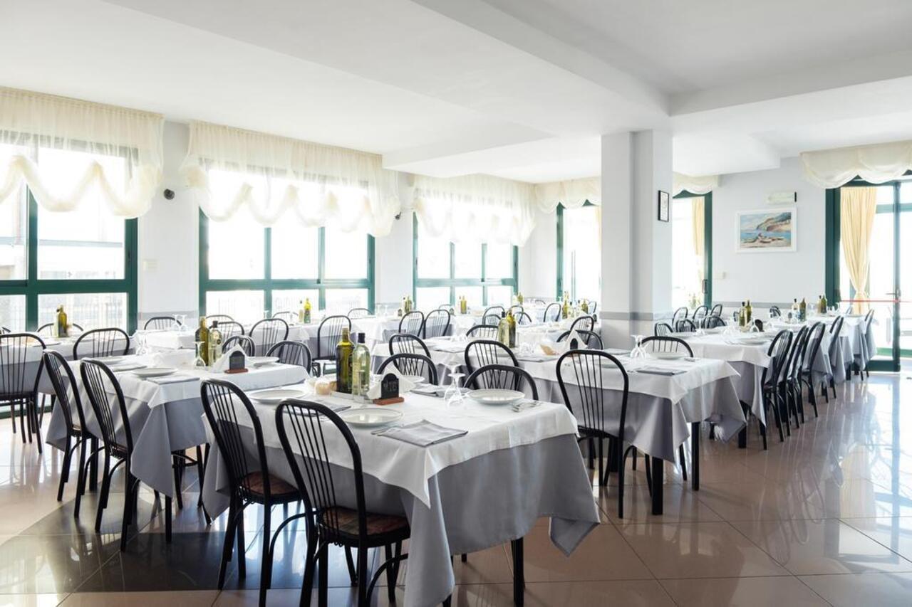 Hotel Emilia Rimini Buitenkant foto