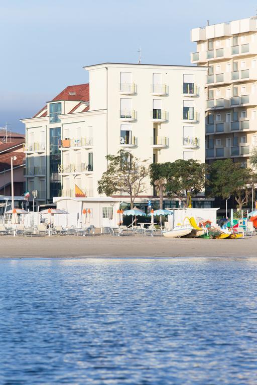 Hotel Emilia Rimini Buitenkant foto