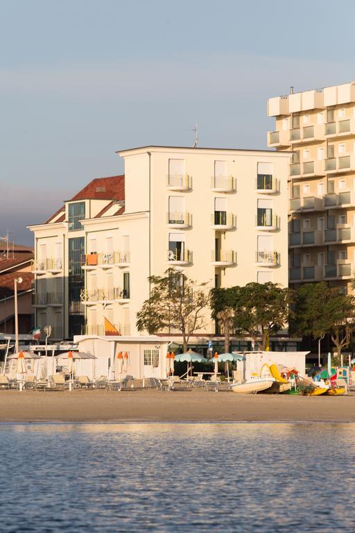 Hotel Emilia Rimini Buitenkant foto