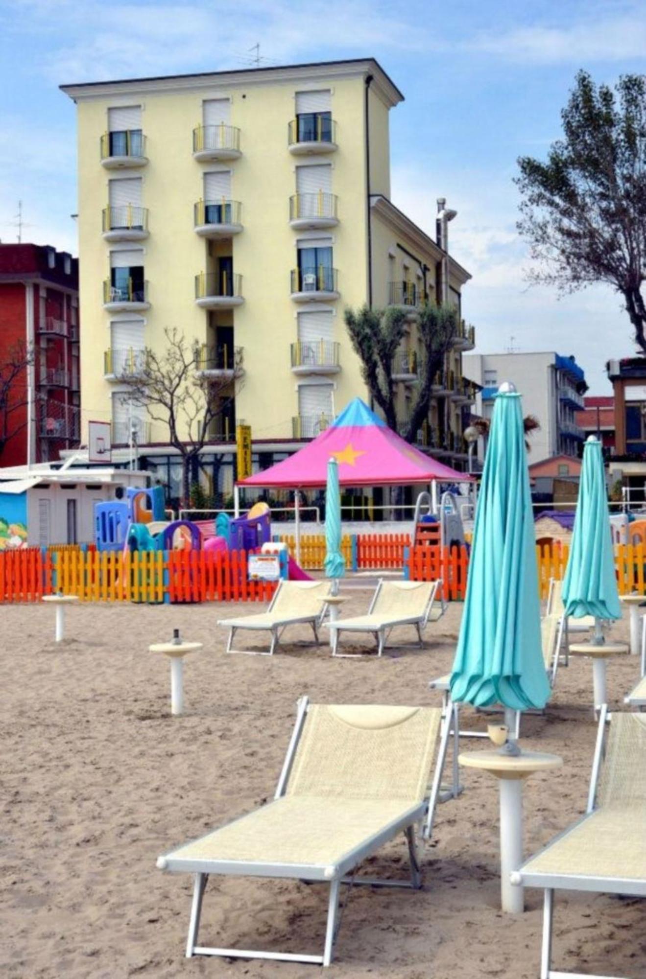 Hotel Emilia Rimini Buitenkant foto