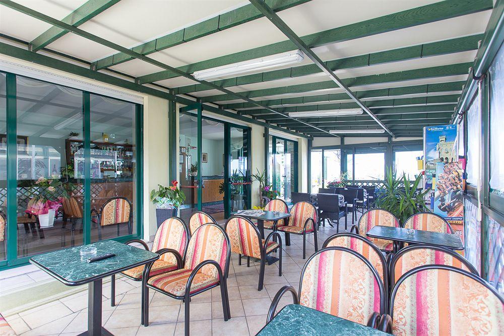 Hotel Emilia Rimini Buitenkant foto