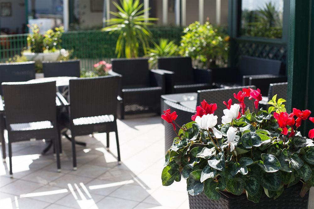 Hotel Emilia Rimini Buitenkant foto
