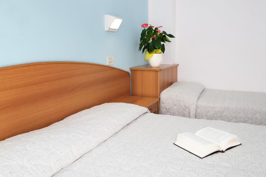 Hotel Emilia Rimini Buitenkant foto