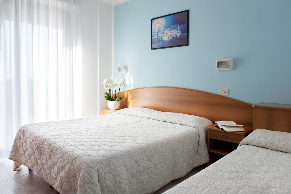 Hotel Emilia Rimini Buitenkant foto
