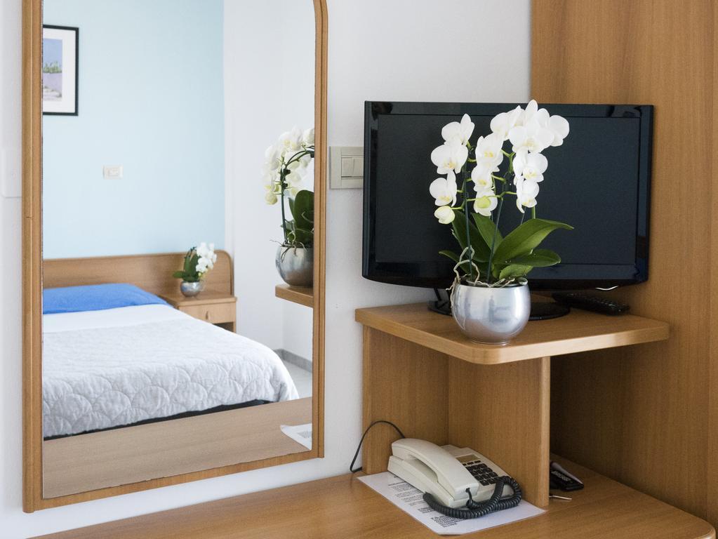 Hotel Emilia Rimini Buitenkant foto