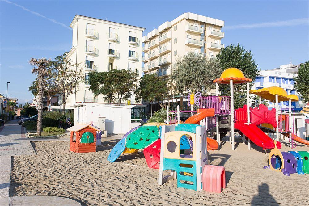 Hotel Emilia Rimini Buitenkant foto