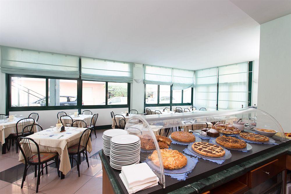 Hotel Emilia Rimini Buitenkant foto