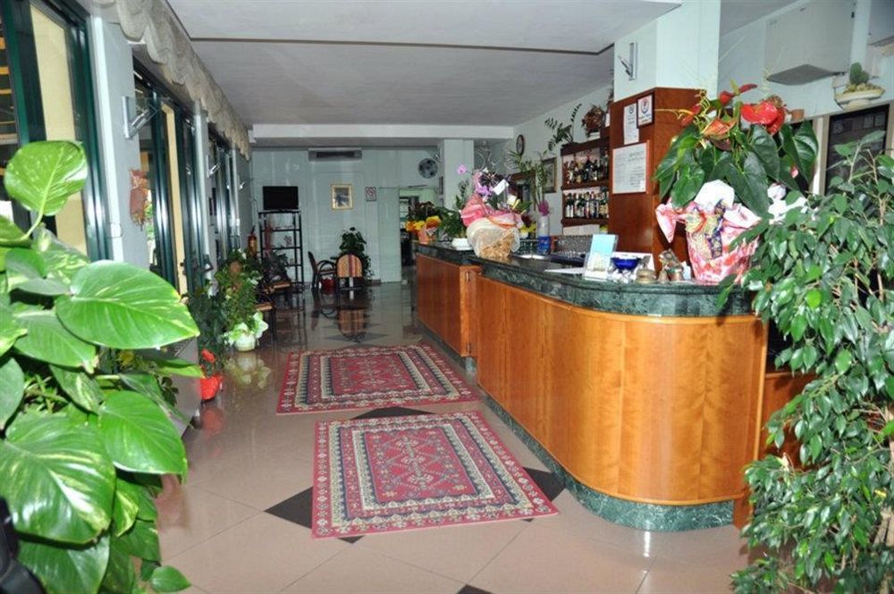 Hotel Emilia Rimini Buitenkant foto