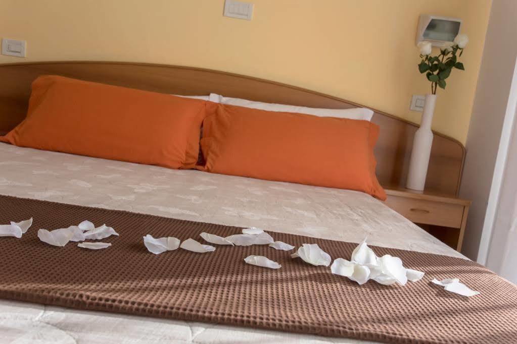 Hotel Emilia Rimini Buitenkant foto