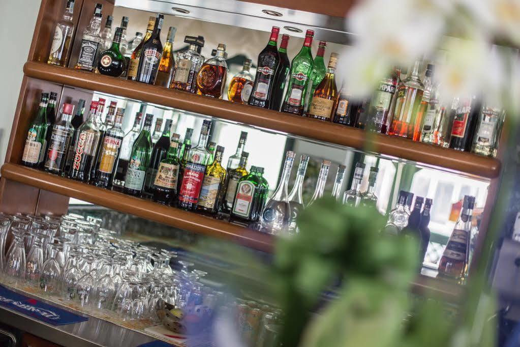 Hotel Emilia Rimini Buitenkant foto